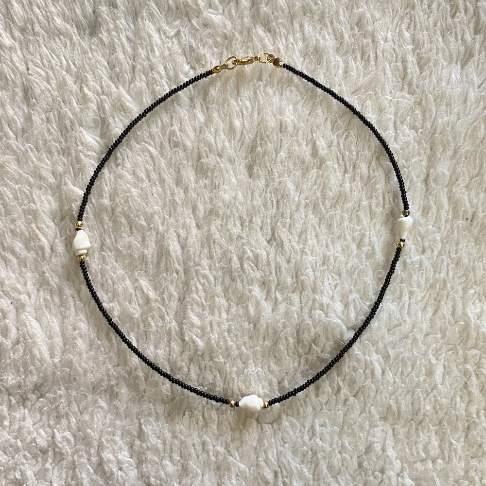 Handmade Black Beaded Seashell Necklace – Short Length
